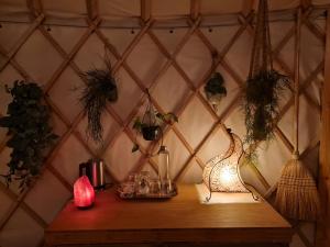 a room with a wooden table with a wall at Vakantiewoning in monumentale boerderij met yurt in Eckelrade