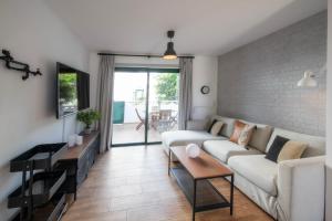 A seating area at Apartamentos Los Rosales