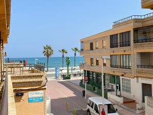 a building on a street next to the beach at Apartamentos Bernat 3000 in Oropesa del Mar