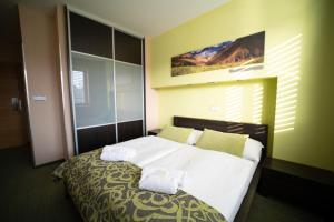 Rúm í herbergi á Garni hotel Svitavy