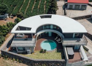 an aerial view of a house with a pool at Jeju Eedo in Jeju