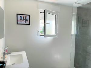 Bilik mandi di Al Monacar vistas al mar, parking, aire acondicionado y wifi +32 gambar