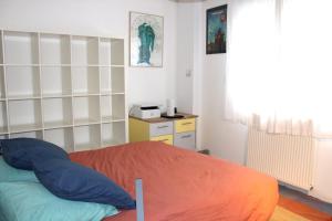 Cama ou camas em um quarto em Maison de 3 chambres avec jardin clos et wifi a Montreuil