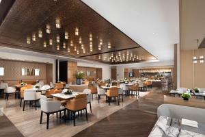 ห้องอาหารหรือที่รับประทานอาหารของ Hampton by Hilton Shenzhen Futian Huaqiangbei