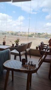 a living room with a chess board on a table at Dahreez motel in Qurţah