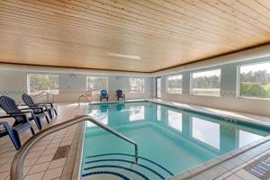 a swimming pool with a wooden ceiling at Quality Inn in Bemidji