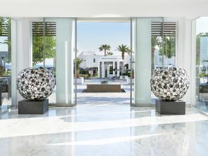 Фасад или вход в Grecotel Creta Palace