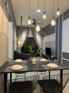 a dining room with a table and chairs at Reizz Residence By Nexus Suites in Kuala Lumpur