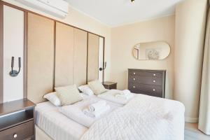 Posteľ alebo postele v izbe v ubytovaní Wave - Sea View Resort&SPA A648
