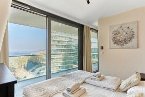 Posteľ alebo postele v izbe v ubytovaní Wave - Sea View Resort&SPA A648