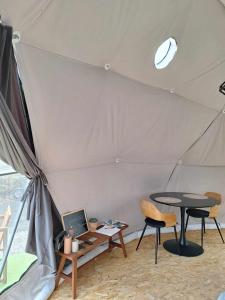 a room with a tent with a table and a laptop at Bulle des Fagnes in Philippeville