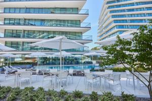 Bazén v ubytovaní Wave - Sea View Resort&SPA A648 alebo v jeho blízkosti