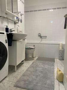 a bathroom with a sink and a tub and a toilet at Nahe Airport BER/ Adlershof in Schönefeld