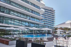 Bazén v ubytovaní Wave - Sea View Resort&SPA A648 alebo v jeho blízkosti