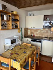 Kuchyň nebo kuchyňský kout v ubytování Eterlous Appartements VTI