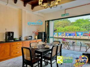Fotografie z fotogalerie ubytování Heritage House 16Pax RiverView 3 Mins WalkJonker v destinaci Melaka
