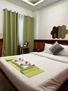 Postel nebo postele na pokoji v ubytování Desert Rose Beach Hotel