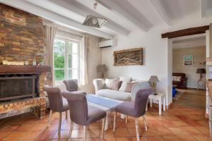 Posezení v ubytování Maison pour 10, accès direct à la plage