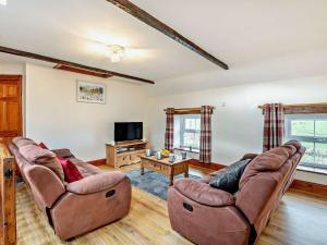 a living room with two couches and a tv at 3 Bed in Wolsingham 94198 in Wolsingham