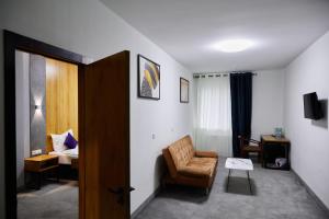 Televiisor ja/või meelelahutuskeskus majutusasutuses Art Plaza Hotel