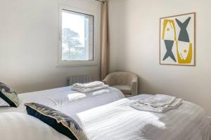 Posteľ alebo postele v izbe v ubytovaní Superbe villa VUE SUR MER, 11 personnes à TREBEURDEN REF-669
