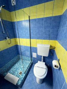 Koupelna v ubytování Hotel Callatis + 17 fotografií