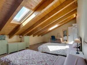 a attic bedroom with two beds and a window at Villa Nadine 1307 in Candeleda +29 photos