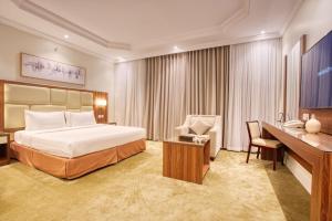 الأحلام الهادئة - فرع النور في جدة: غرفة في الفندق مع سرير ومكتب