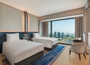 Postel nebo postele na pokoji v ubytování Hilton Saigon