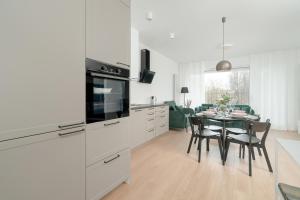 Η κουζίνα ή μικρή κουζίνα στο Spacious Apartment with Balcony by Rent like home