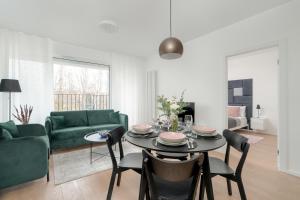 Χώρος καθιστικού στο Spacious Apartment with Balcony by Rent like home +14 φωτογραφίες