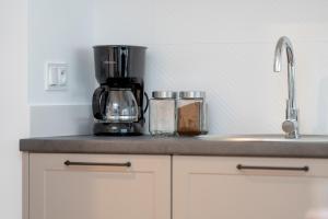 Η κουζίνα ή μικρή κουζίνα στο Spacious Apartment with Balcony by Rent like home