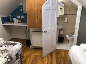 a small bathroom with a bed and a toilet at 36 Pandora hotel in London