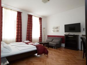A bed or beds in a room at La Scala Apartments
