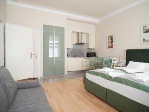 A bed or beds in a room at La Scala Apartments