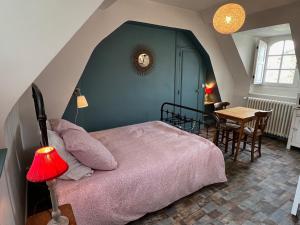 Ένα ή περισσότερα κρεβάτια σε δωμάτιο στο Maison Bout du monde château Angers hyper centre