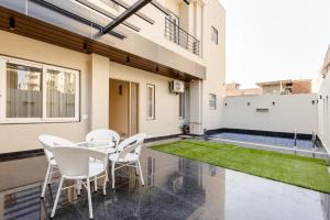 Πισίνα στο ή κοντά στο Lime Tree B&B Pari Chowk