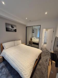 a bedroom with a large bed and a mirror at Modern Apartment in City Centre in Manchester