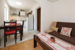 Kuchyň nebo kuchyňský kout v ubytování Apartments Hana
