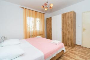 Posteľ alebo postele v izbe v ubytovaní Apartment Near the center and beach