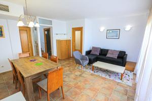 Posezení v ubytování LITORAL COSTA DORADA - LAS CUMBRES Only families