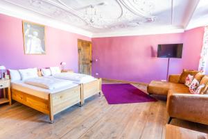 Säng eller sängar i ett rum på Gasthof Römischer Kaiser