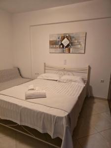 Postel nebo postele na pokoji v ubytování Σύγχρονο διαμέρισμα στη Σητεία της Κρήτης!