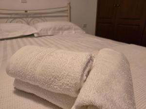 Postel nebo postele na pokoji v ubytování Σύγχρονο διαμέρισμα στη Σητεία της Κρήτης!