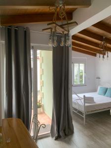 Postel nebo postele na pokoji v ubytování Vitis Vinifera Tranditional Studio Apartment