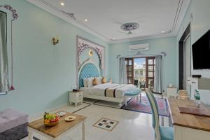 Μια τηλεόραση ή/και κέντρο ψυχαγωγίας στο The Everest Hill Resort & Spa-Kumbhalgarh