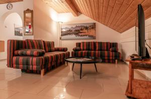 a living room with two couches and a table at Haus Montanara myRelaxs in Tschagguns