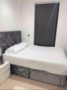 Katil atau katil-katil dalam bilik di Luxury Top Floor Penthouse Apartment near Heathrow