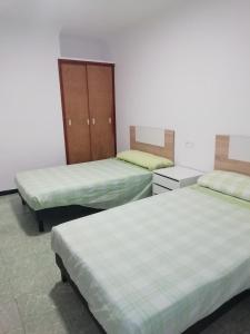 a room with three beds in a room at casa de tres habitaciones con parking bajo la casa in Villajoyosa