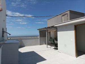 a balcony of a house with a view of the ocean at AP Beira mar in Laranjal